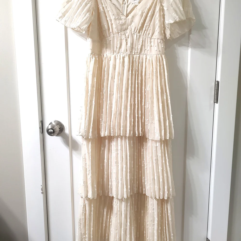 Böhme Elegant Cream Tiered Maxi Dress - Women's - Picture 3 of 4